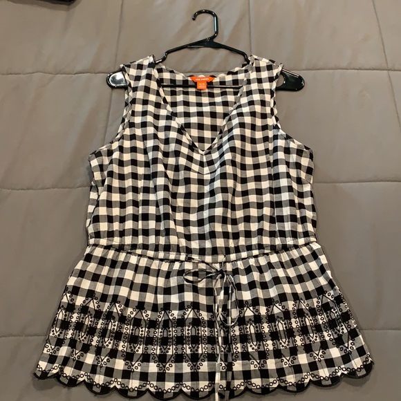 Sleeveless top. - Picture 6 of 6